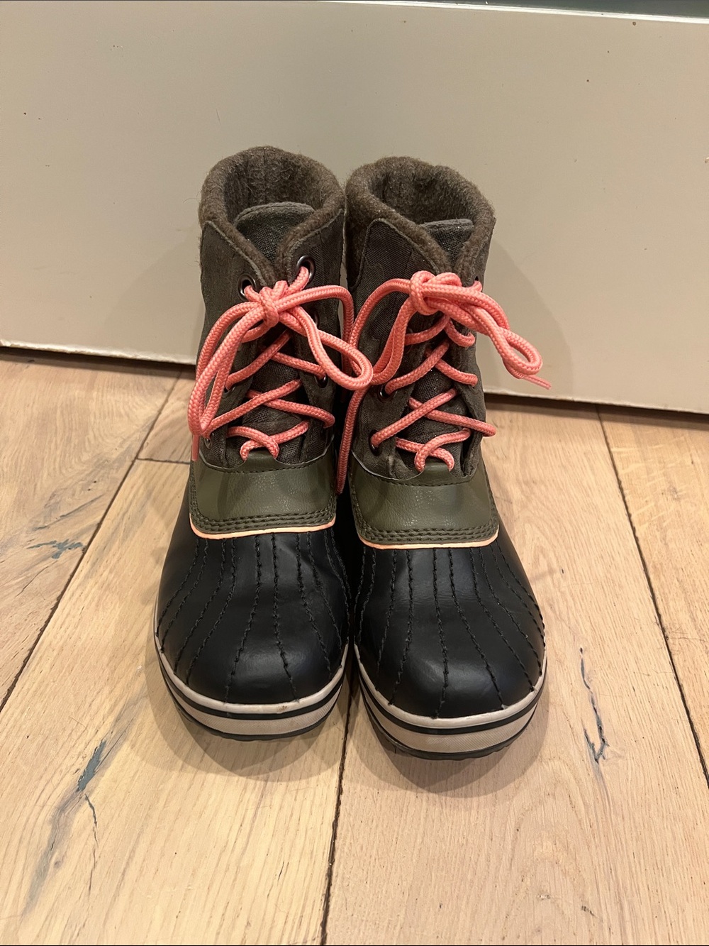 Sorel Olive Green Black Lace-Up Boots with Pink Laces